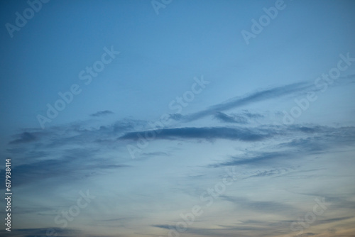 Fototapeta Naklejka Na Ścianę i Meble -  Blue evening skies with beautiful clouds.