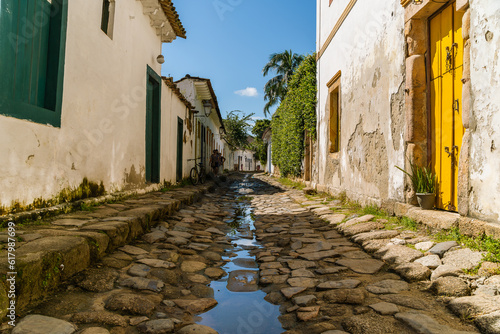 Fototapeta Naklejka Na Ścianę i Meble -  Small street in Paraty, Brazil.