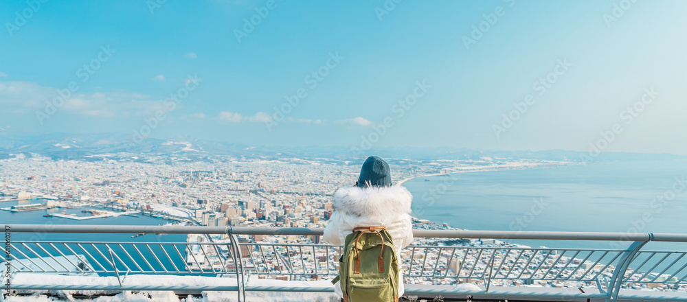 Φωτογραφία Woman tourist Visiting in Hakodate, Traveler in Sweater sightseeing view from Hakodate mountain with Snow in winter