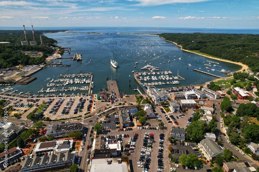 Ταπετσαρία Aerial view of the bustling Port Jefferson Harbor, surrounded by many boats of v