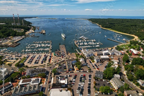 Tableau sur toile Aerial view of the bustling Port Jefferson Harbor, surrounded by many boats of v
