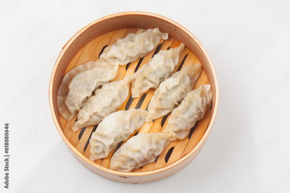 A food made by kneading flour and adding stuffing to it. It is cooked by boiling, steaming, or frying in oil. It is also added to rice cake soup or made into soup.
A food made by kneading flour and adding stuffing to it. It is cooked by boiling, steaming, or frying in oil. It is also added to rice cake soup or made into soup.