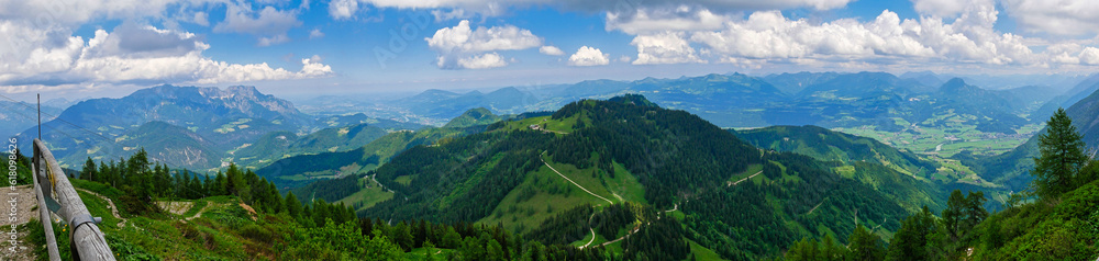 Panorama auf Berchtesgadener Alpen, Untersberg, Berchtesgadener Land, Rossfeld Panoramastraße, Saalachtal und Ahornbüchsenkopf