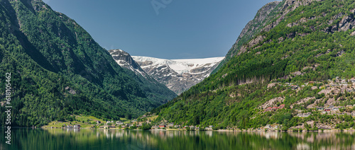Spiegelung am Hardangefjordin Norwegen