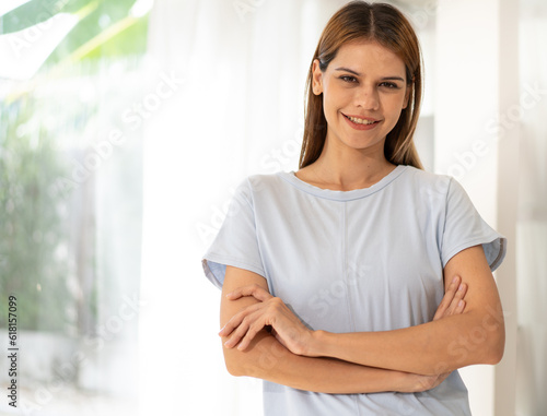Portrait of long hair beautiful woman looking at camera smiling. Young attractive multiethnic brown hair female confidently standing arms crossed in studio. Fashion, femininity, ethnicity model. Free Download Portrait of long hair beautiful woman looking at camera smiling. Young attractive multiethnic brown hair female confidently standing arms crossed in studio. Fashion, femininity, ethnicity model. - GFXLoad