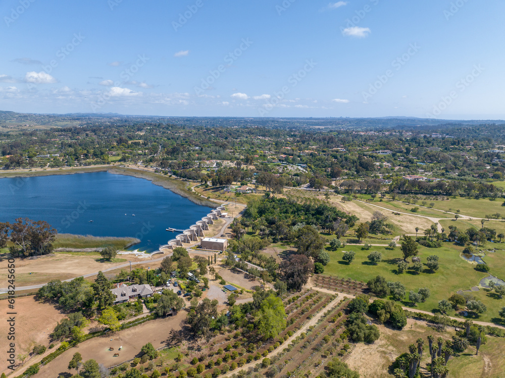 Obraz premium Aerial view over water reservoir and a large dam that holds water. Rancho Santa Fe in San Diego, California, USA