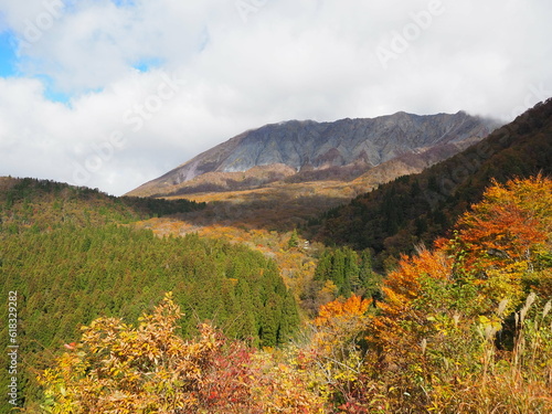 the Kagikake Pass is known as a famous sightseeing spot for seeing the spectacular southern face of Mt. Daisen