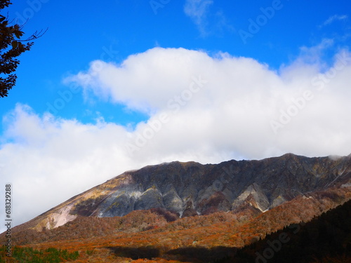 the Kagikake Pass is known as a famous sightseeing spot for seeing the spectacular southern face of Mt. Daisen