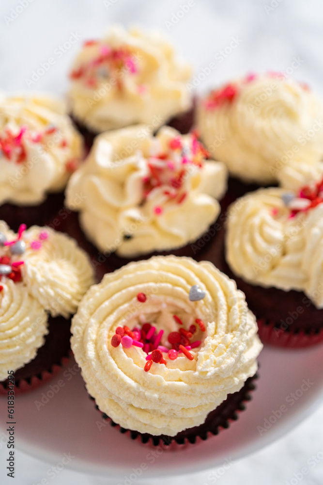 Red Velvet Cupcakes with White Chocolate Ganache Frosting Red Velvet Cupcakes with White Chocolate Ganache Frosting