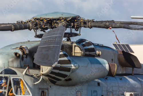 Quadro su tela Helicopter blades of a Sikorsky CH-53 Sea Stallion military air vehicle