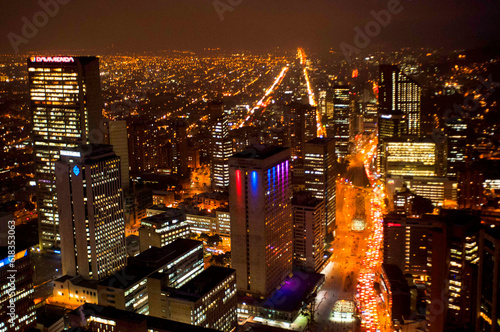 Vista panorámica nocturna de Bogotá