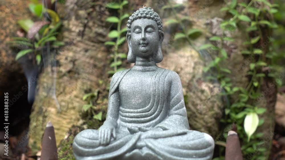 Buddha statue on the background of nature, incense smoke.
Buddha videos for relaxation, meditation. Buddha statue on the background of nature, incense smoke.
Buddha videos for relaxation, meditation.