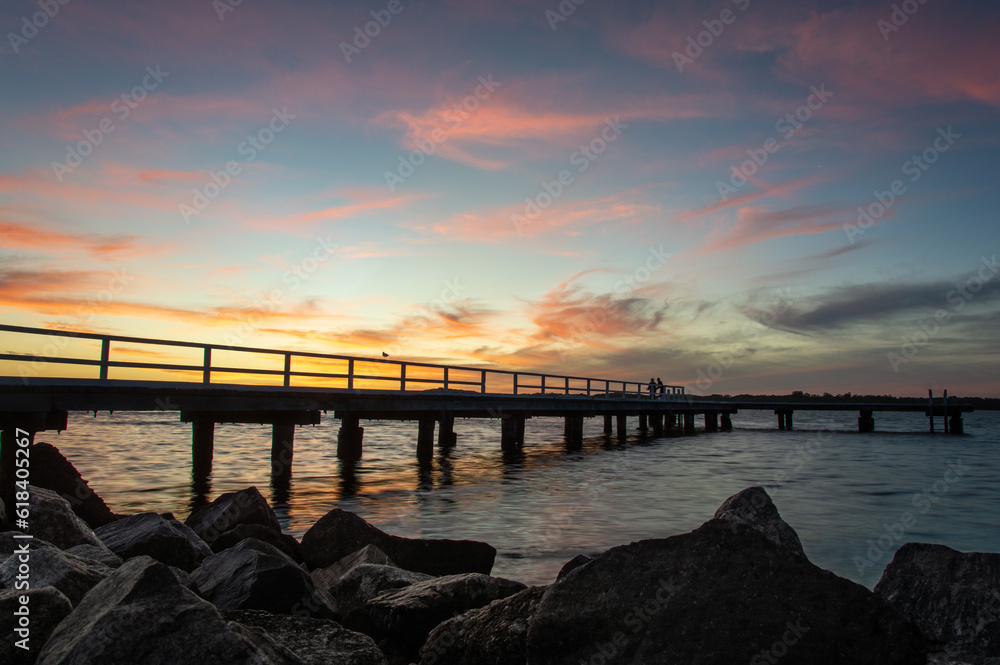 Obraz premium Sunset at the pier