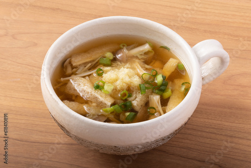 生姜スープ　(しめじ　えのき　油揚げ)