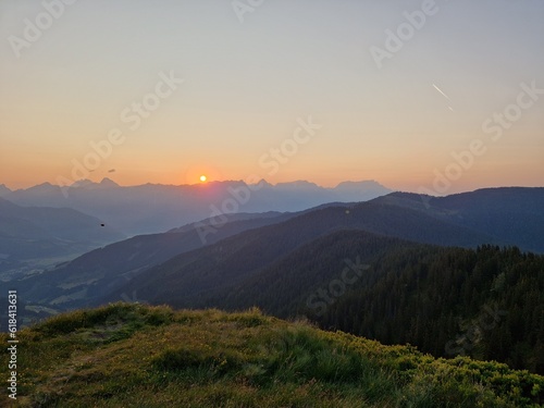 Sonnenaufgang am Geierkogel in Viehhofen photo