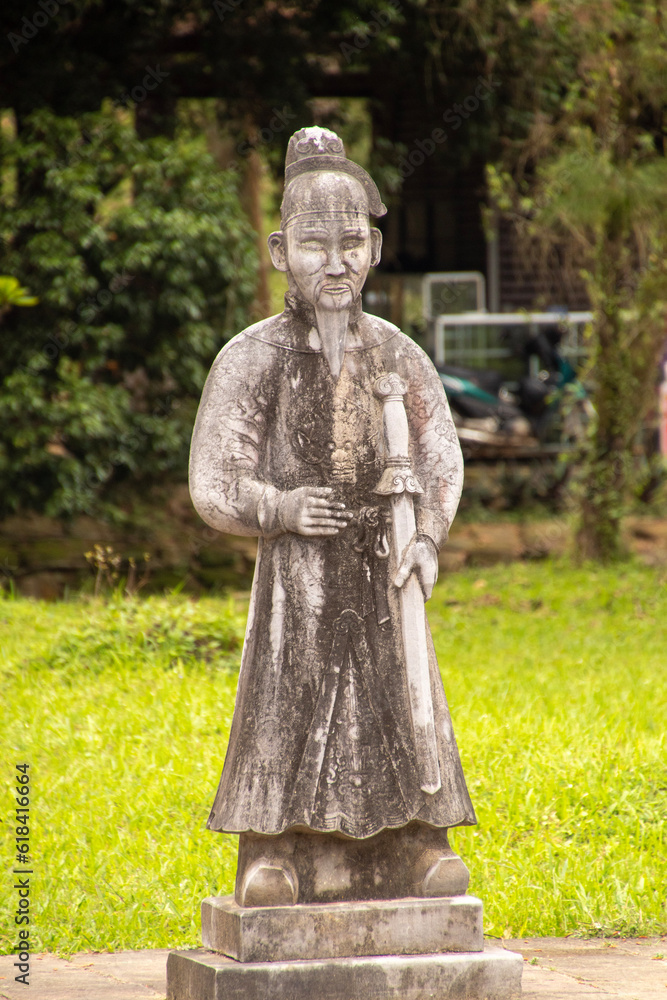 Fototapeta premium statue in the park