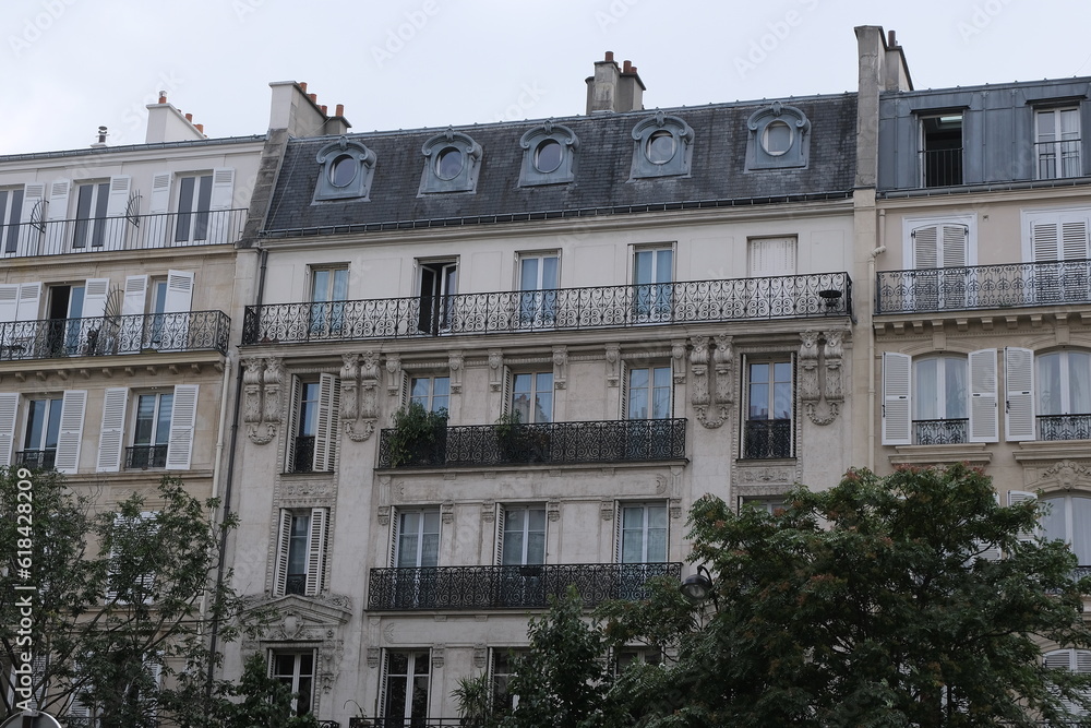 Fototapeta premium Paris building façades, characteristic roofs, and more.It gathers many types of buildings, coming from various districts of the city; all passing through various settings of the day.