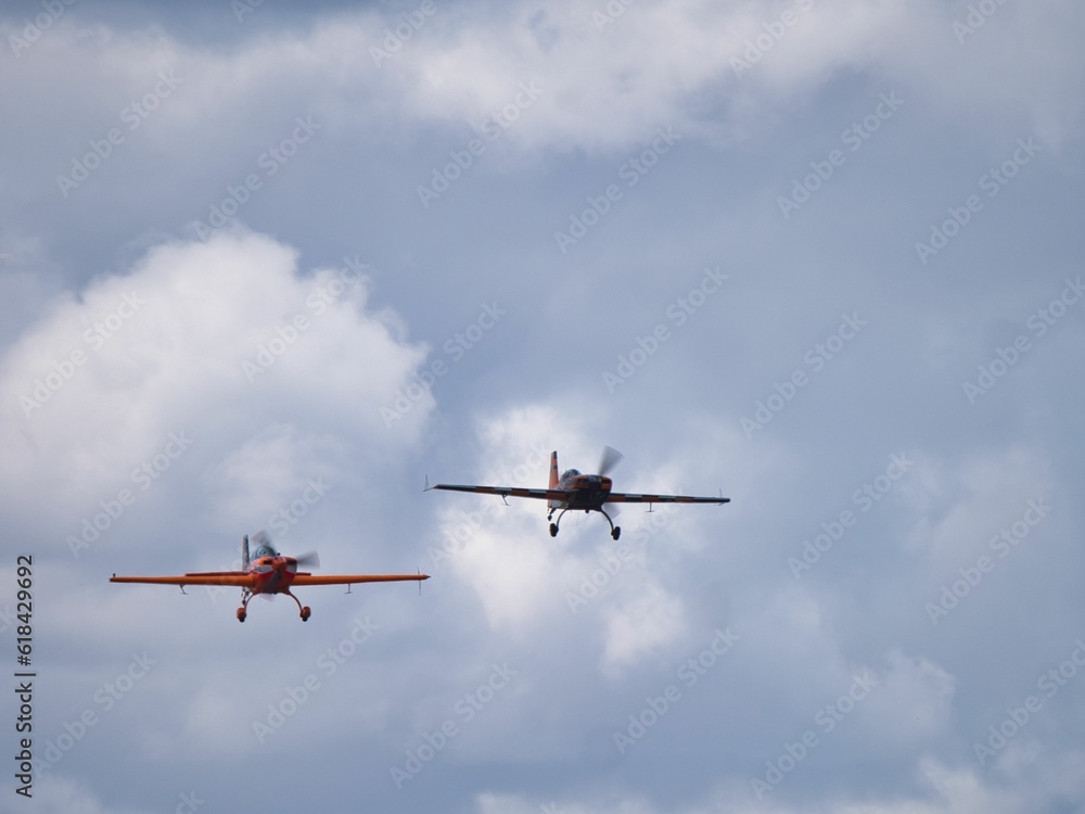 Two aerobatic planes flight together in an air show
