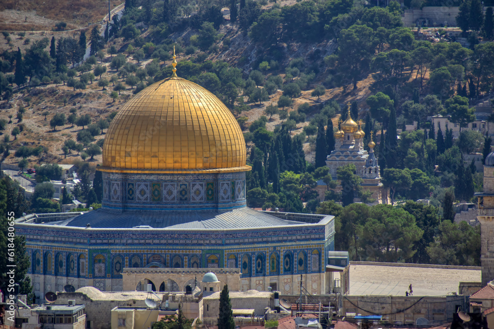 Zoom in on the Dome of the Rock and and the Church of Mary Magdalene in the background 