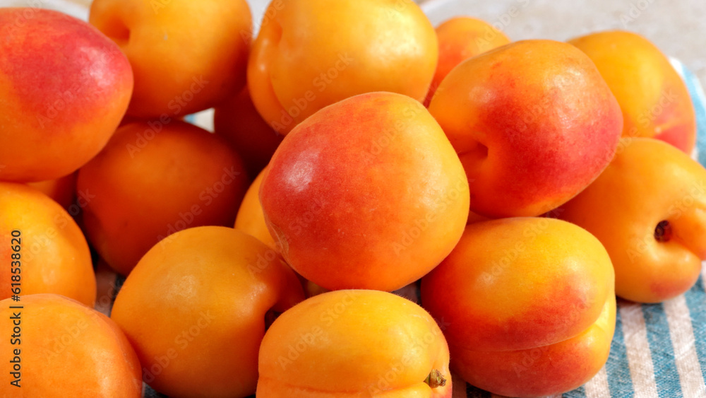 plusieurs abricots en gros plan plusieurs abricots en gros plan