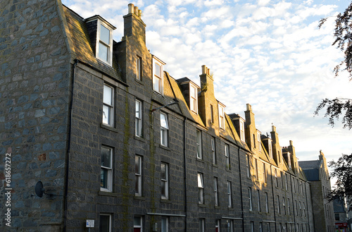 Foto Evening summer sun on typical granite tenements in Aberdeen, Scotland