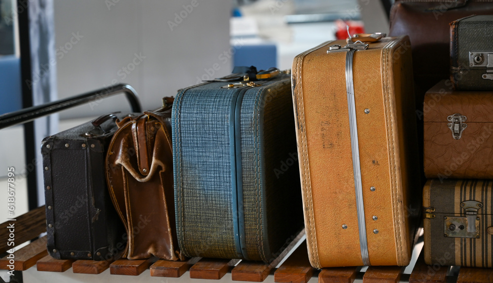 Vintage luggage waiting to be retrieved in a classic travel setting for a 1940s Jason Foto Poster Wandbilder bei EuroPosters
