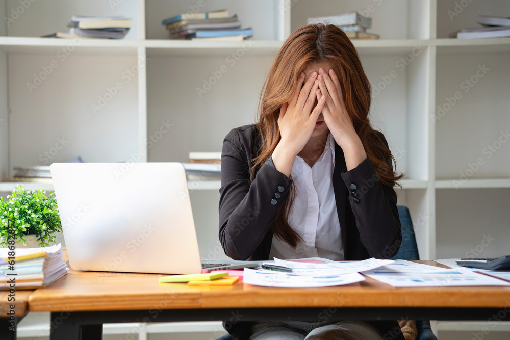 Concept Burnout Syndrome. Business Woman feels uncomfortable working. Which is caused by stress, accumulated from unsuccessful work And less resting body. Consult a specialist psychiatrist. Concept Burnout Syndrome. Business Woman feels uncomfortable working. Which is caused by stress, accumulated from unsuccessful work And less resting body. Consult a specialist psychiatrist.