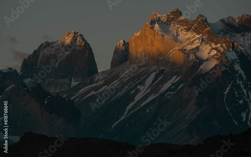 Scenic view of rocky mountains at sunset © Weemanwanders/Wirestock Creators