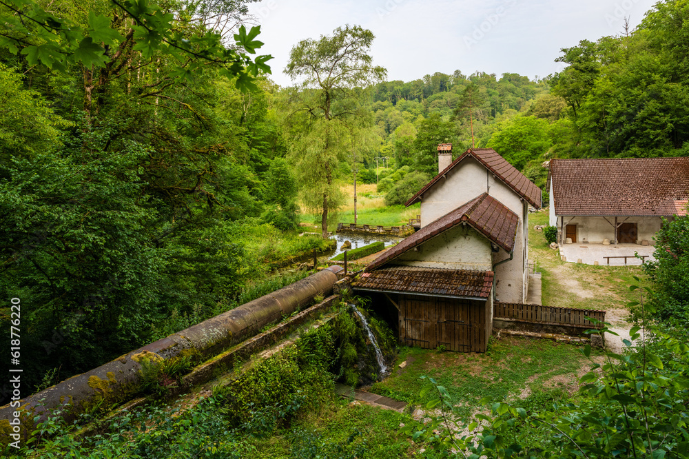 Le système d’approvisionnement en eau du moulin de la Doue, Jura, Doubs, Bourgogne-Franche-Comté, France