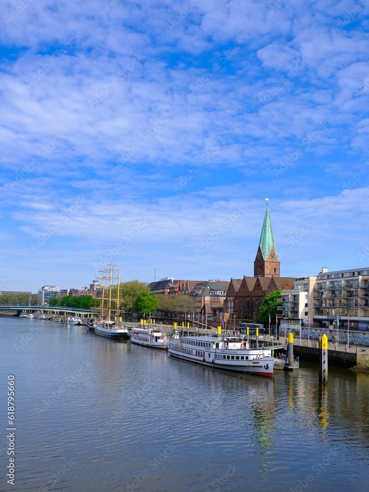 Panorama von Bremen mit Blick über die Weser auf die Altstadt