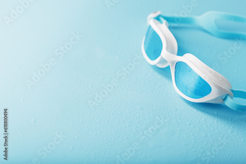 White swimming glasses with a blue lens