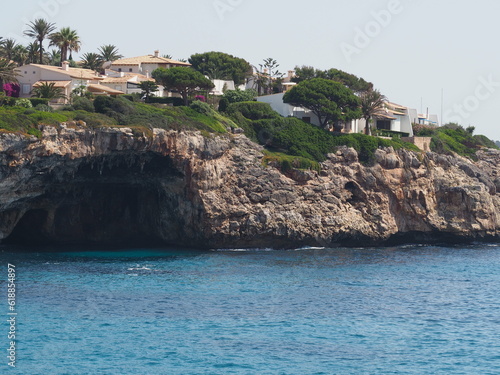 Sonnige Küste von Cala Mandia auf Mallorca in Spanien photo