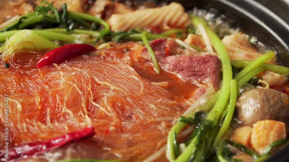 The cooking process of old-fashioned Mala Tang, a characteristic local dish in Northeast China The cooking process of old-fashioned Mala Tang, a characteristic local dish in Northeast China
