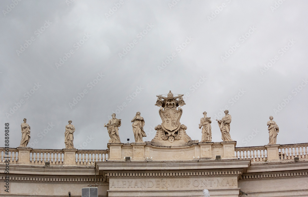 Fototapeta premium Statues at St. Peter's Basilica, Vatican, Italy
