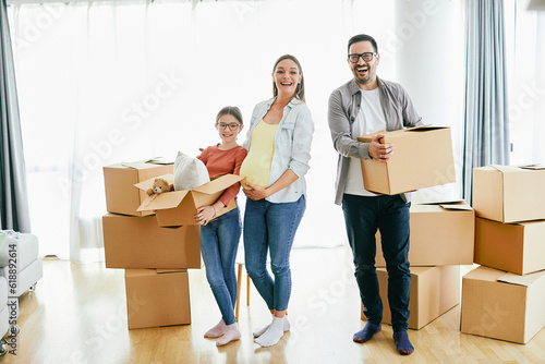 child family box home house moving happy apartment pregnant mother father daughter relocation new property parent pregnancy
