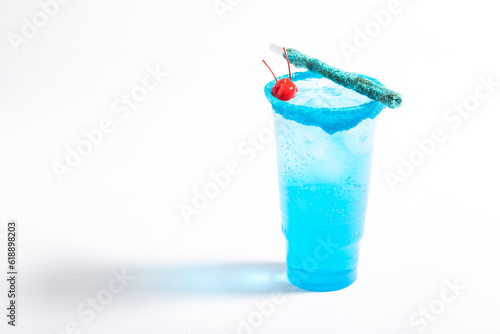Quadro su tela Azulito o pitufo es un cóctel de vodka, curacao, bebida energizante y refresco d