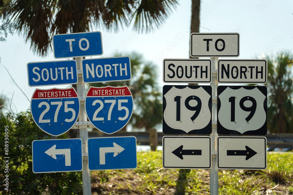 Fototapeta premium Blue direstional road sign indicating direction to I-275 freeway interstate highway serving the Tampa Bay area in Florida