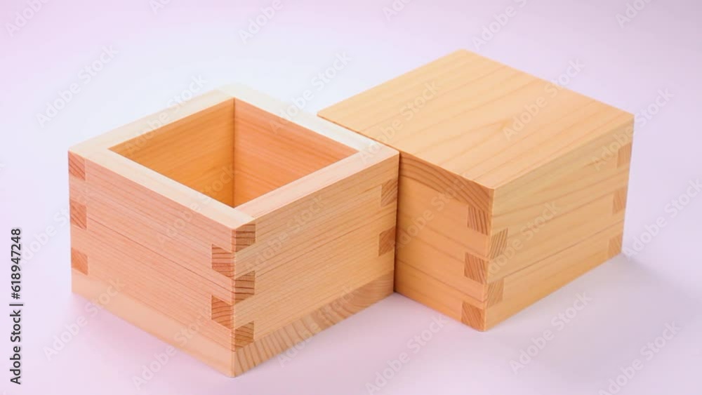 白背景の枡 回転 白背景の枡 回転