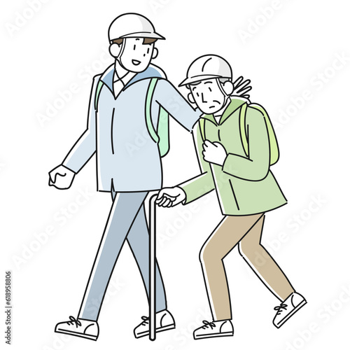 災害時に避難する高齢男性と支援する男性