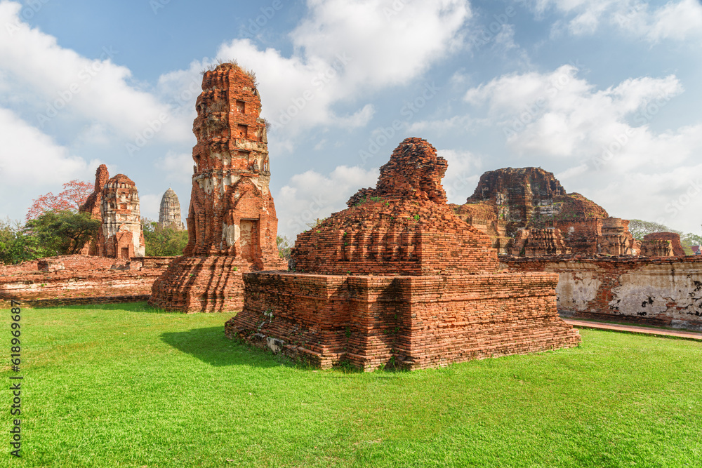 Scenic ruins of the Wat Mahathat in Ayutthaya, Thailand Scenic ruins of the Wat Mahathat in Ayutthaya, Thailand