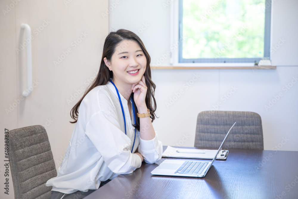 イキイキ仕事する女性 woman working イキイキ仕事する女性 woman working