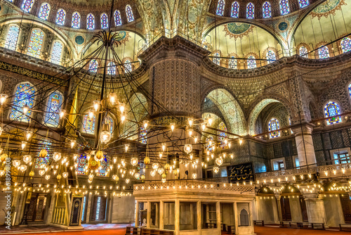 Canvas-taulu Blue Mosque Minbar Mihrab Lights Basilica Domes Istanbul Turkey