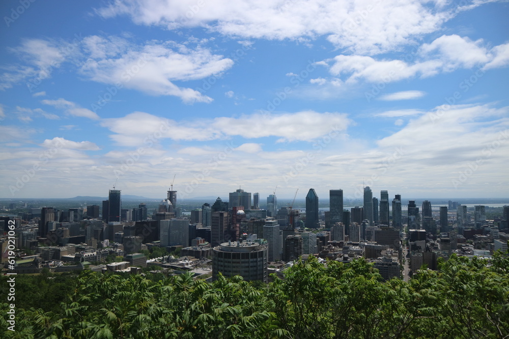 コンディアロンク展望台から撮影したカナダ・ケベックの都市風景と空
Urban scenery and sky in Quebec, Canada taken from the Kondiaronk Observatory