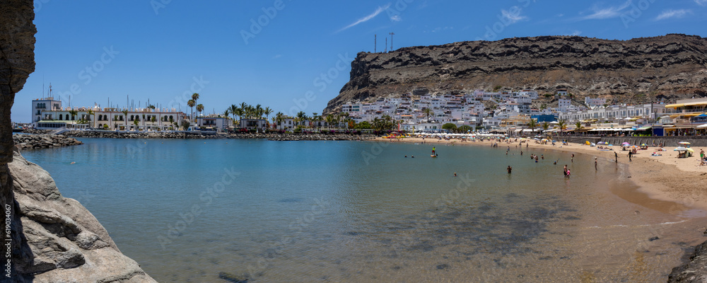 Beach in Puerto de Mogán, a perfect combination between always calm waters, fine sand and one of the best climates in the world. Gran Canaria, Spain