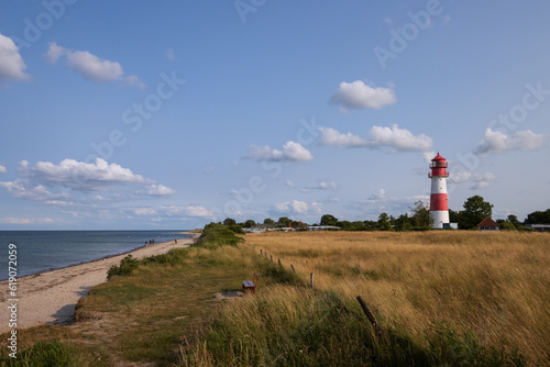 Ostseek  ste mit Sandstrand und Leuchtturm Falsh  ft  Geltinger Birk.