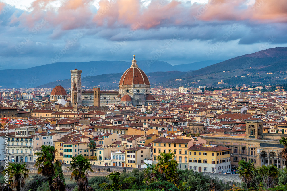 panoramic view of Firenze (Florence) at sunset, taken from Piazzale Michelangelo.
historical landmarks, including the iconic Duomo and Palazzo Vechio,  can be seen at a distance