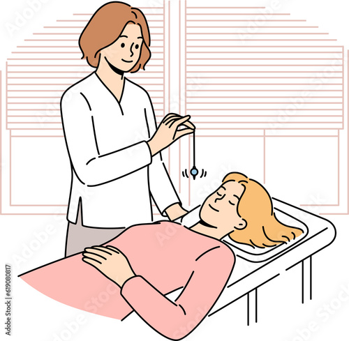 Canvastavla Psychiatrist hypnotizes female patient to treat psychological problems caused by