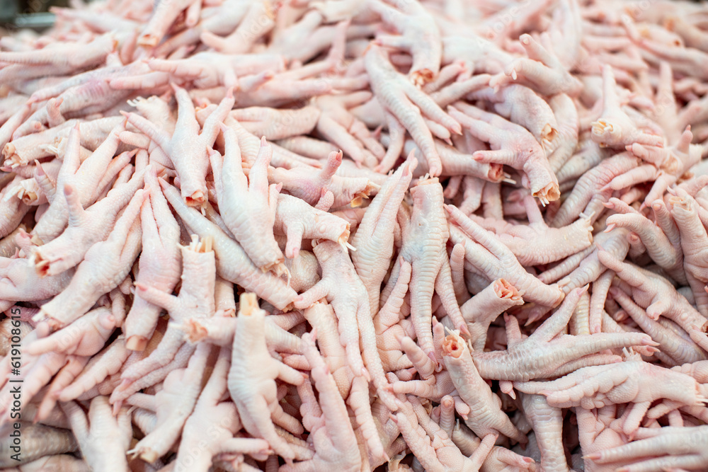 Patterns of chicken feet on shelves in department stores, for customers.