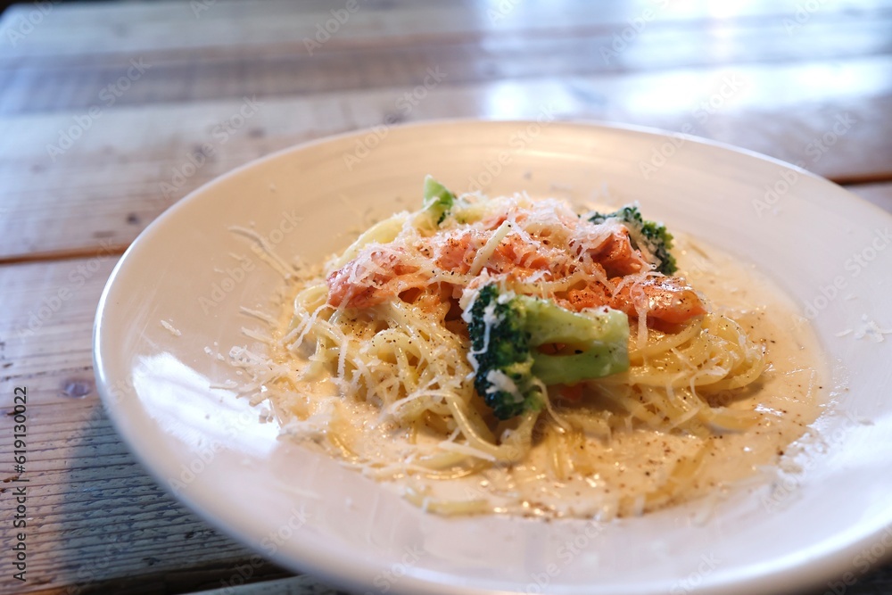 スモークサーモンのクリームソースパスタ スモークサーモンのクリームソースパスタ