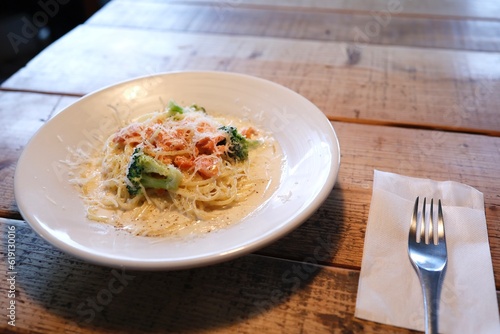 スモークサーモンのクリームソースパスタ